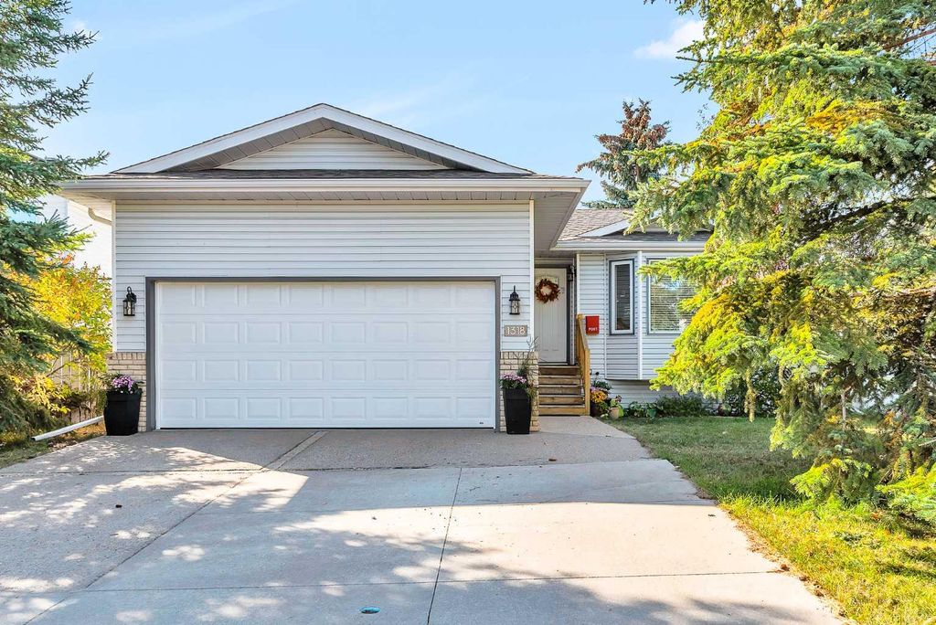 Photo of 1318 Whitfield Avenue, Crossfield, AB T0M 0S0 (MLS # A2257703)