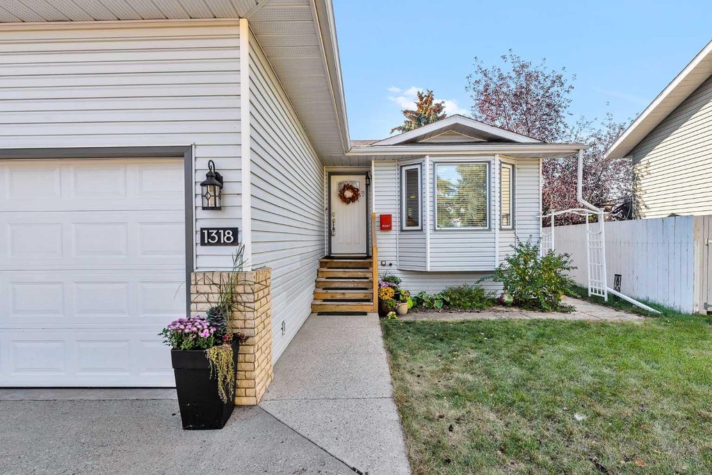 Photo of 1318 Whitfield Avenue, Crossfield, AB T0M 0S0 (MLS # A2257703)