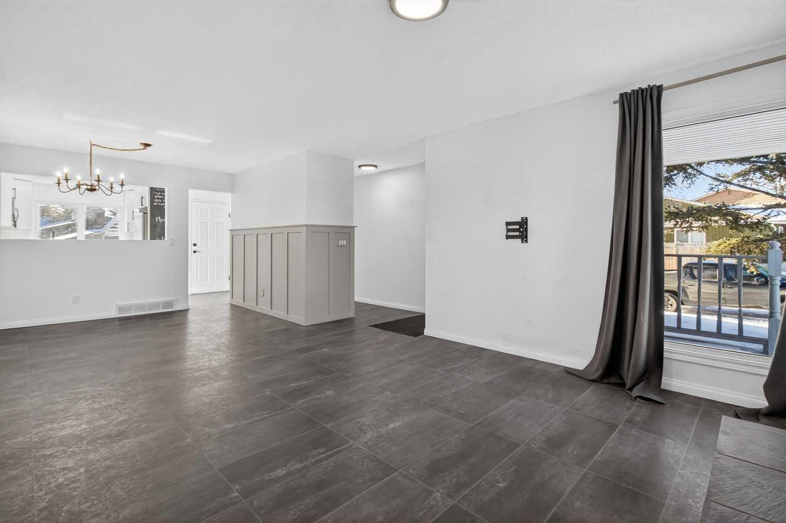 33 Sunhurst Crescent SE