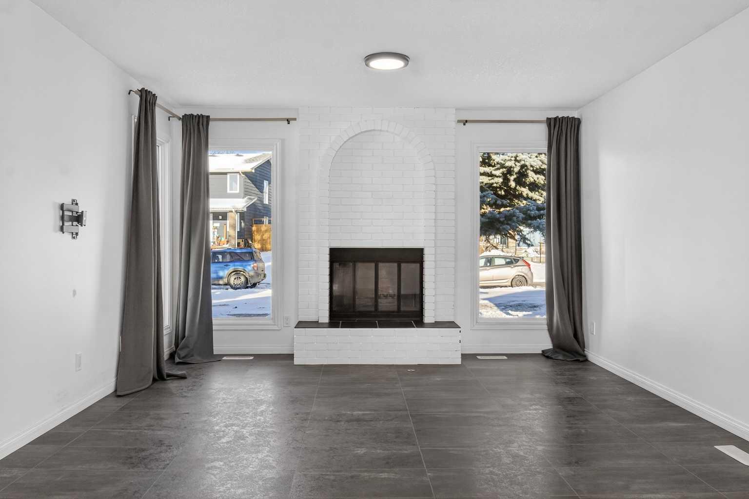 33 Sunhurst Crescent SE