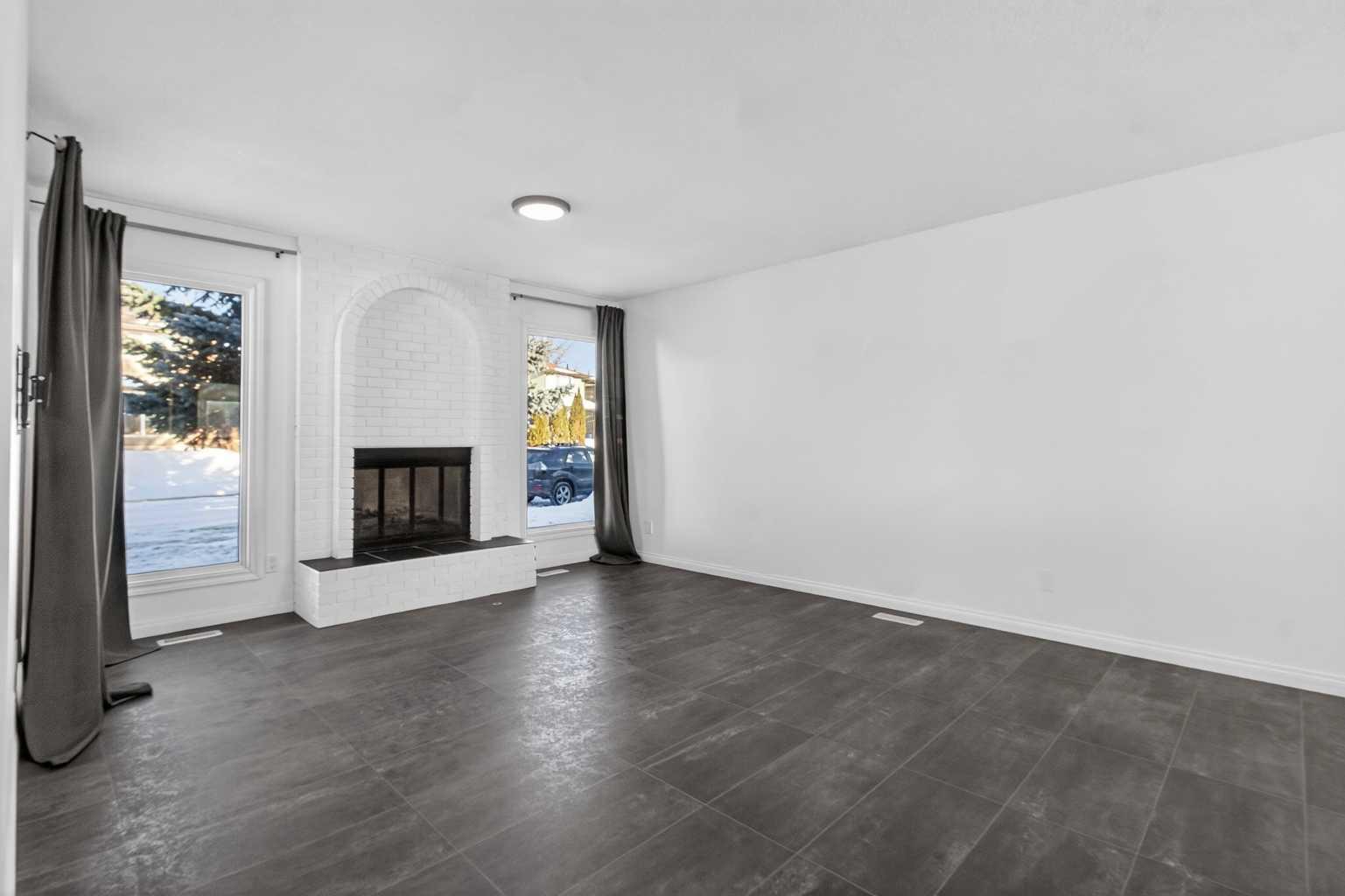 33 Sunhurst Crescent SE