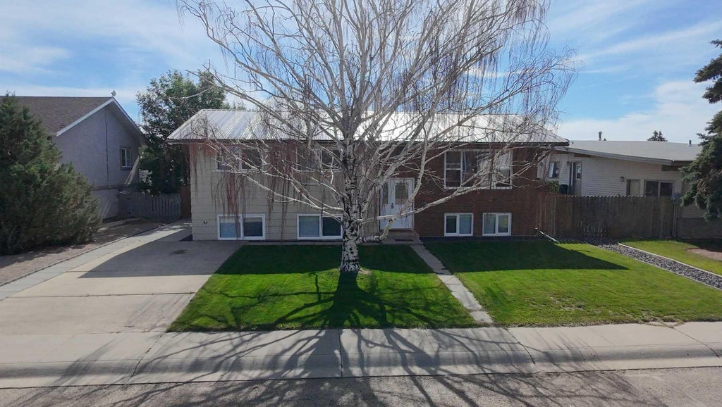 Photo of 508 3 Street N, Vauxhall, AB T0K 2K0 (MLS # A2324300)