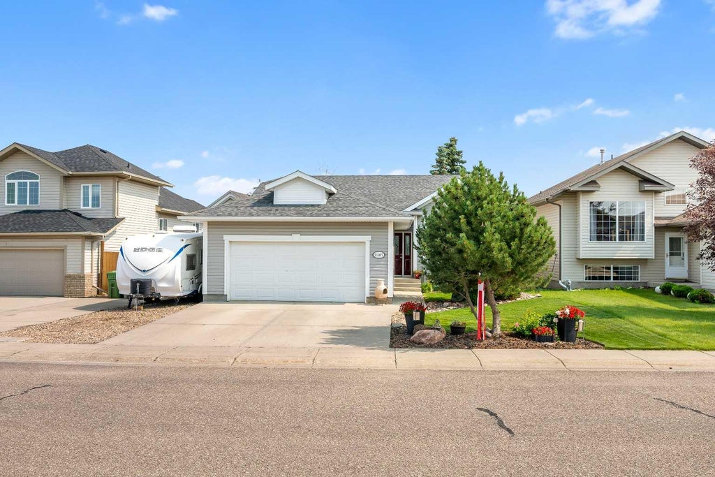 Photo of 2307 61A Avenue, Lloydminster, AB T9V 3J8 (MLS # A2340957)