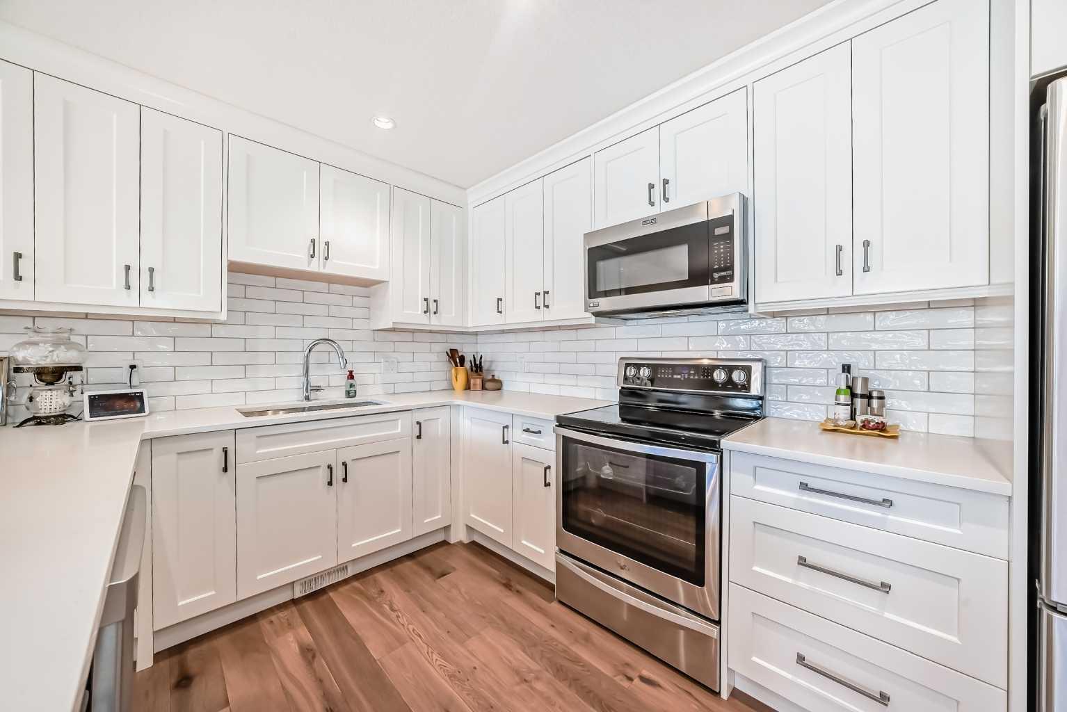 16 Vandoos Gardens NW