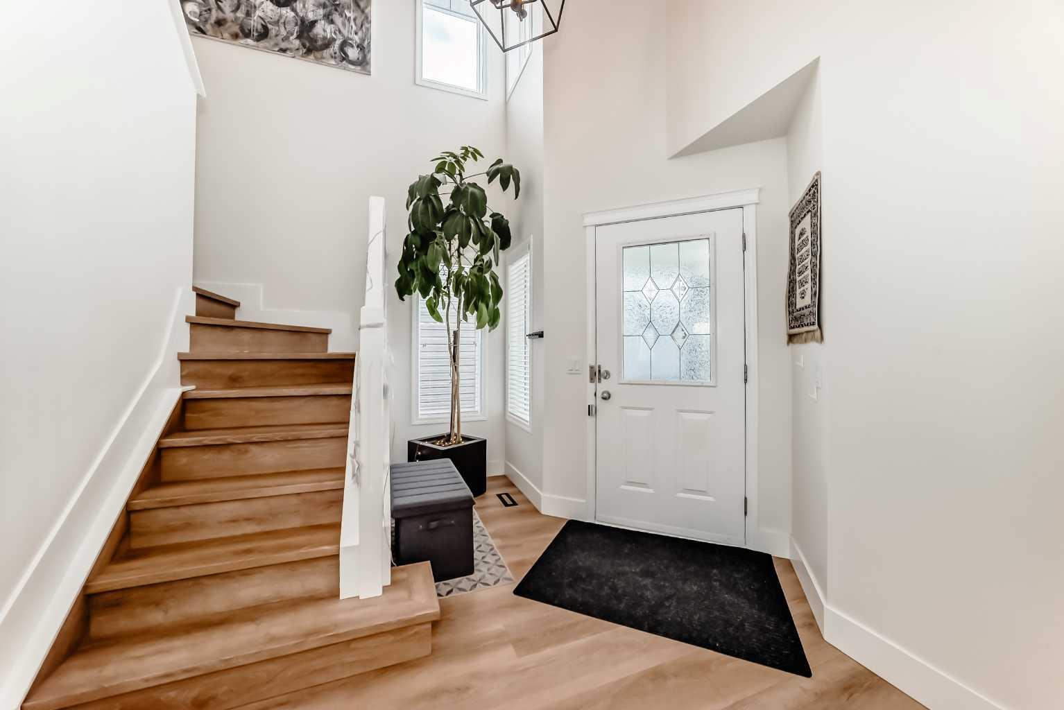 94 Cougar Plateau Way SW