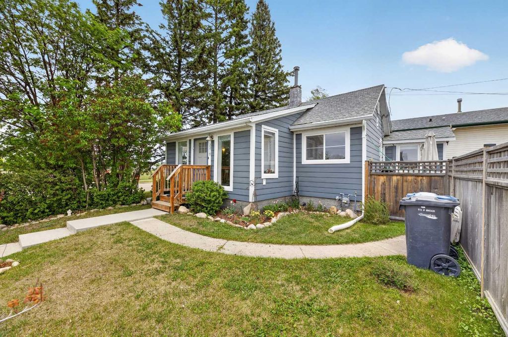 Photo of 2201 21 Avenue, Bowden, AB T0M 0K0 (MLS # A2316279)