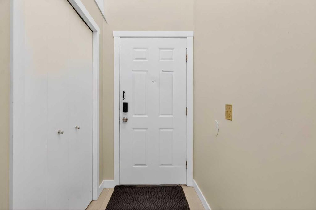 Photo of 252 Erin Woods Drive SE, Calgary, AB T2B 3B9 (MLS # A2301111)