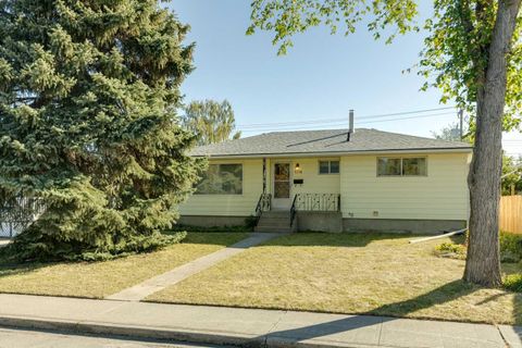 4316 45 Street SW Calgary AB T3E 3W1