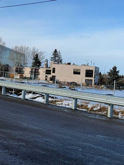 10623 West Valley Road Calgary AB T3B 5T2