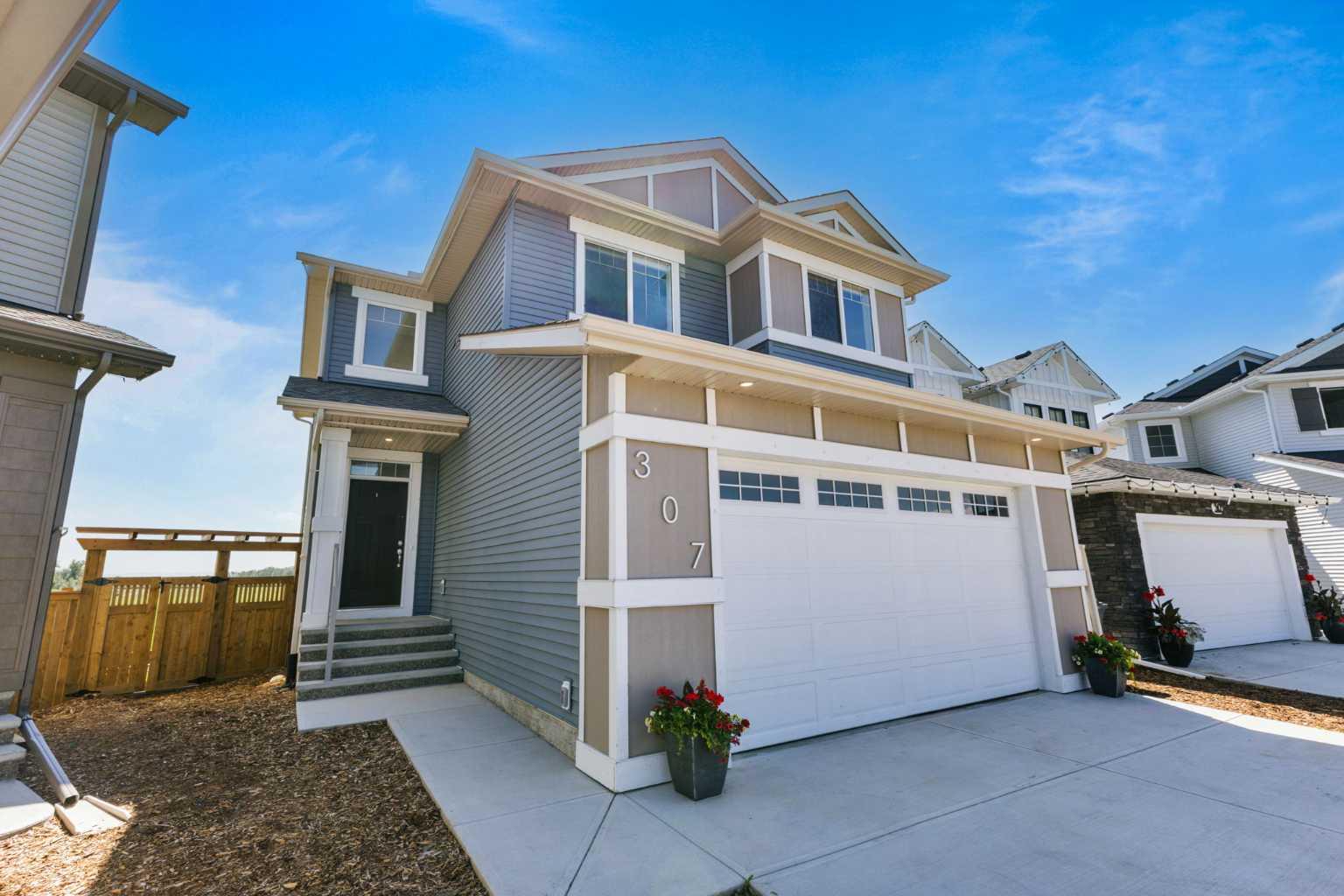 307 Monterey Place SE