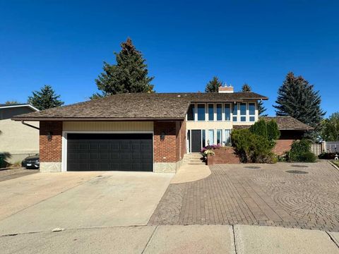 133 Laval Court W Lethbridge AB T1K 4G2