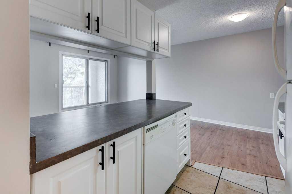 305 25 Avenue SW 305