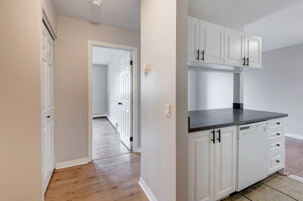 305 25 Avenue SW 305