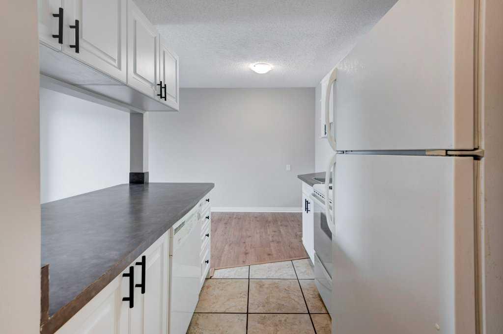 305 25 Avenue SW 305