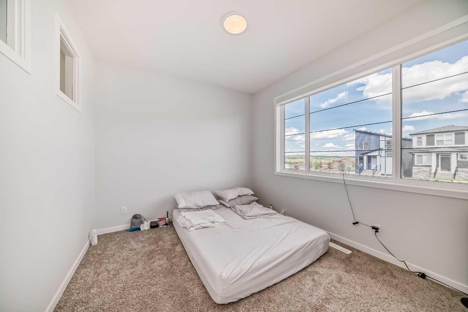 153 Edith Way NW