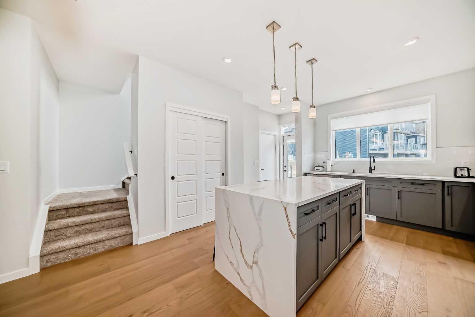 153 Edith Way NW
