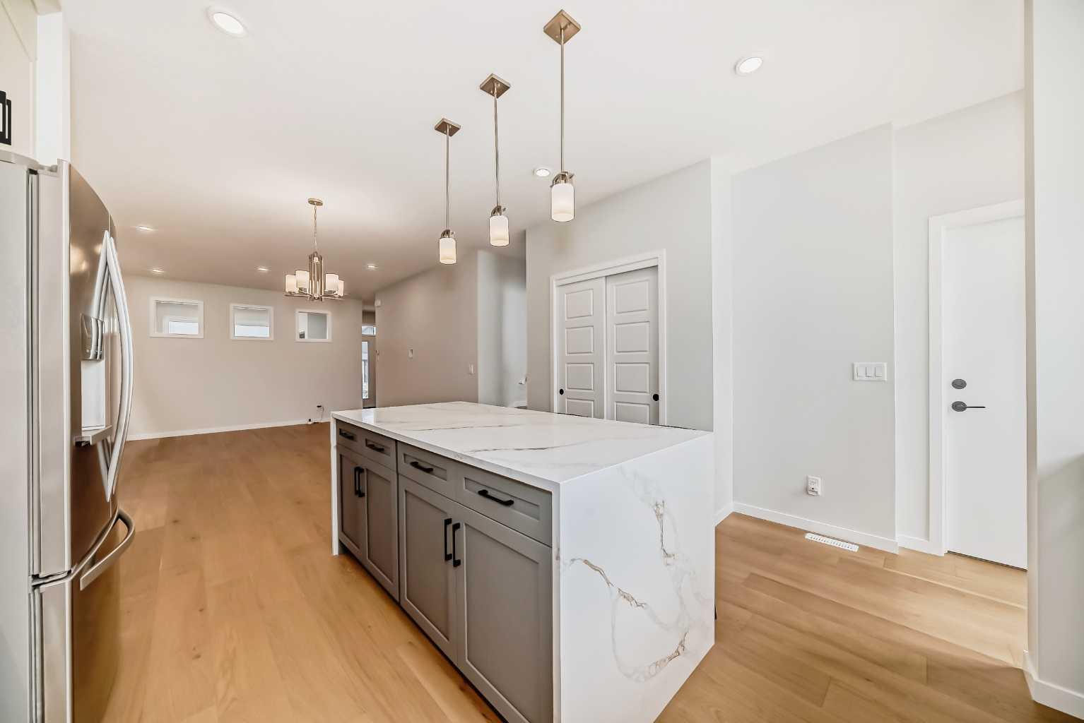 153 Edith Way NW
