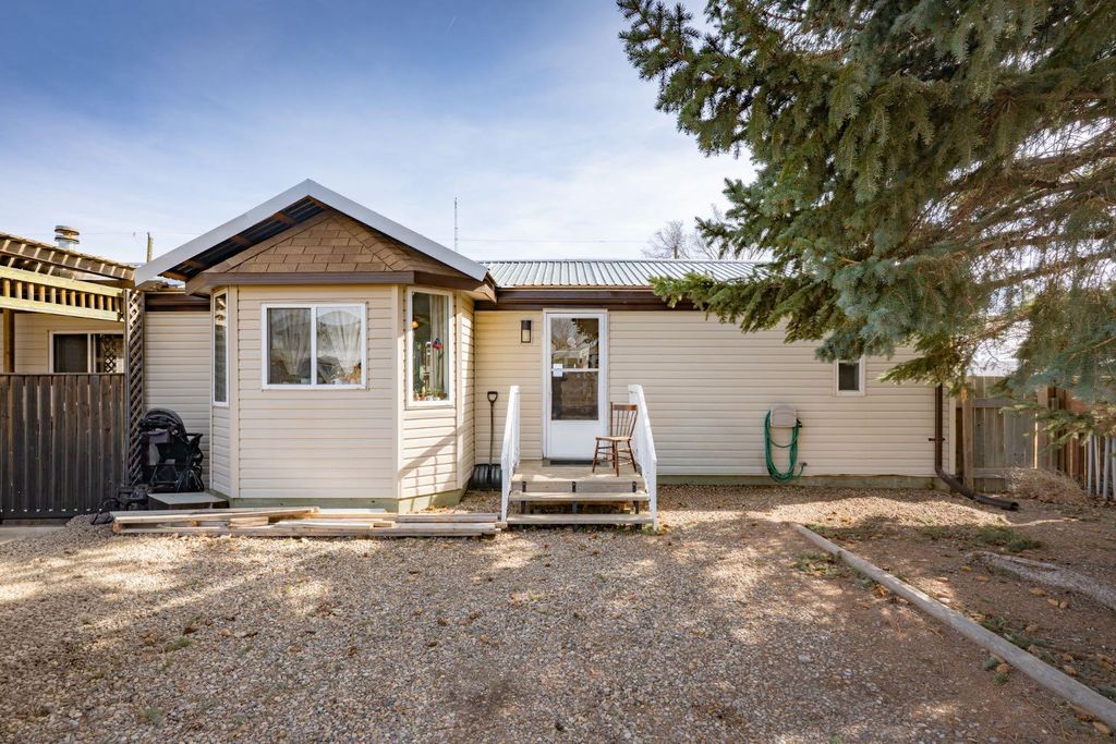 Photo of 257 Leonard Street, Seven Persons, AB T0K 1Z0 (MLS # A2296091)