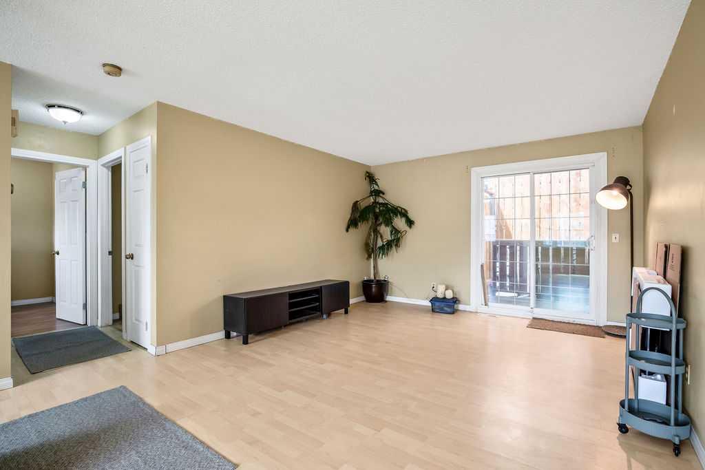 31 Castleglen Crescent NE