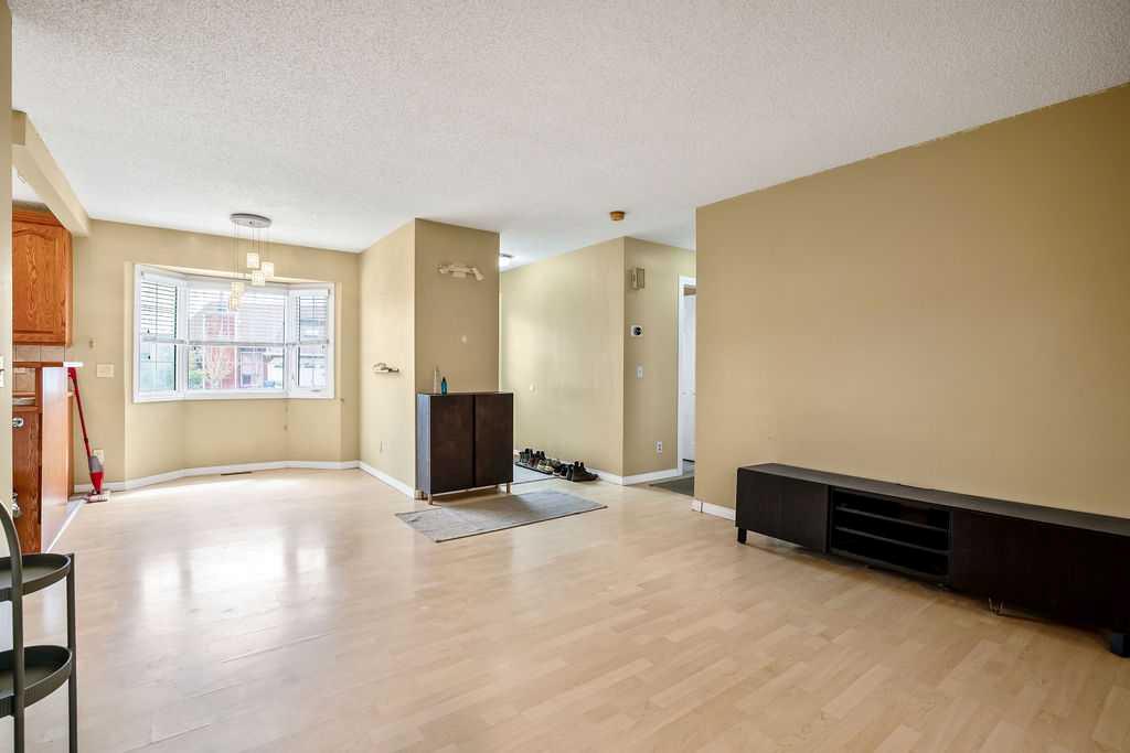 31 Castleglen Crescent NE