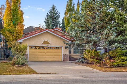 13895 Evergreen Street SW Calgary AB T2Y 2X4