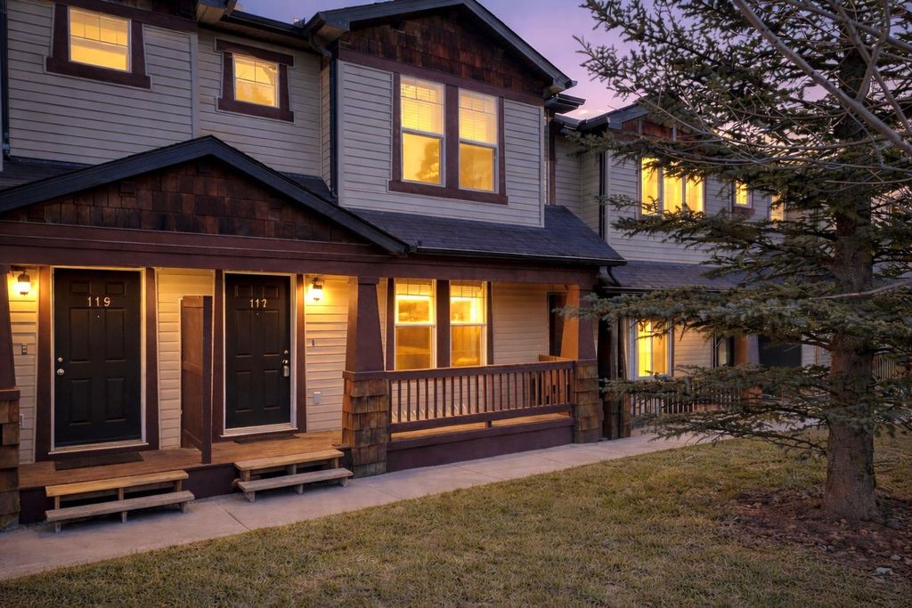 Photo of 117 Panatella Park NW, Calgary, AB T3K 6L5 (MLS # A2280427)