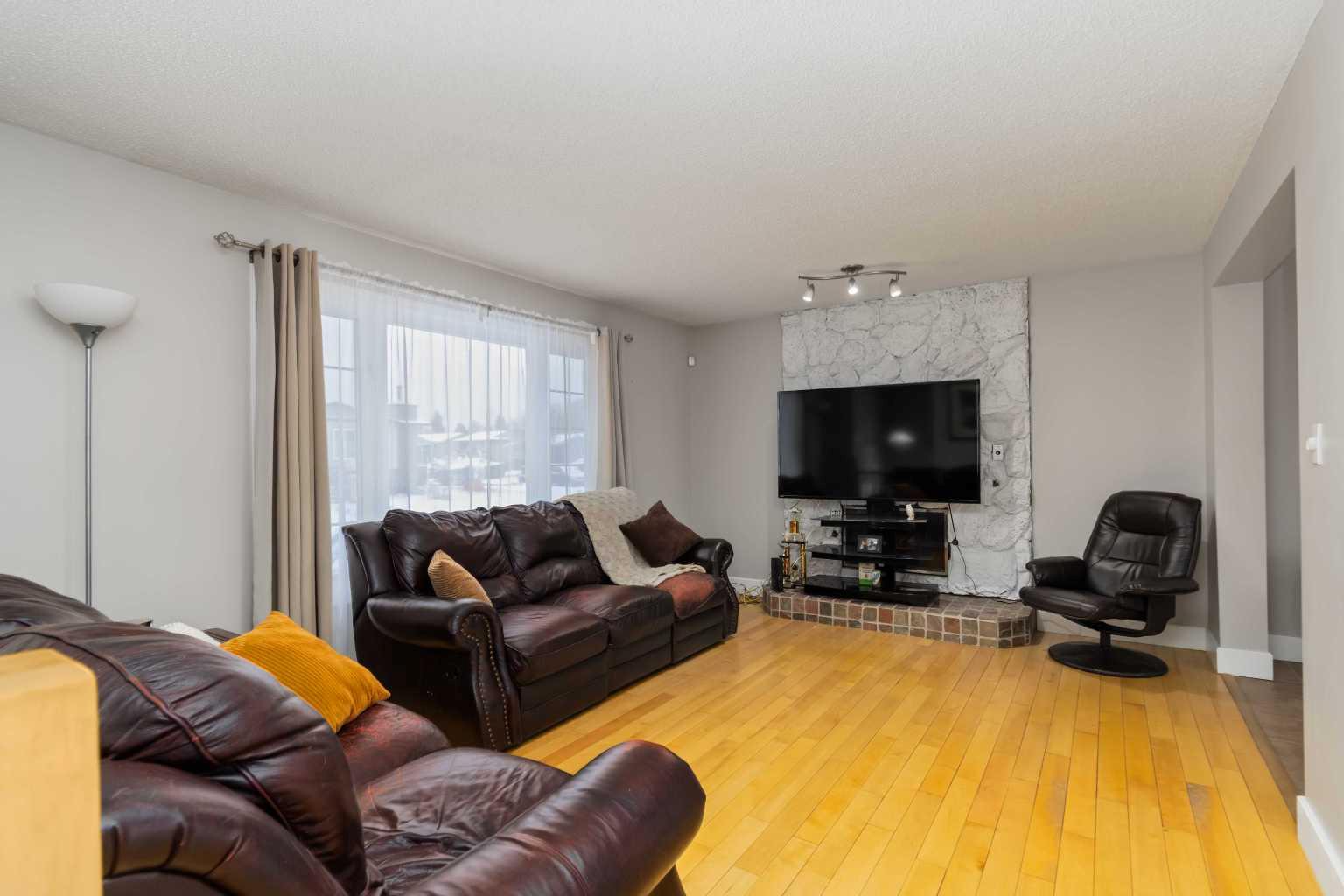 237 Cochrane Crescent