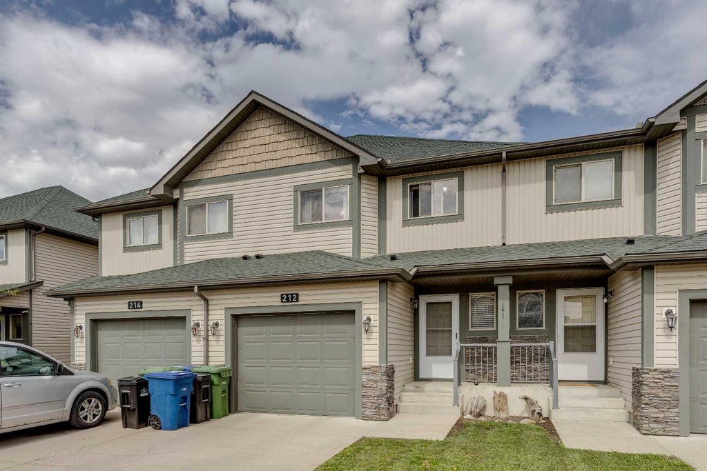 Photo of 212 Bayside Point SW, Airdrie, AB T4B 2X6 (MLS # A2329995)