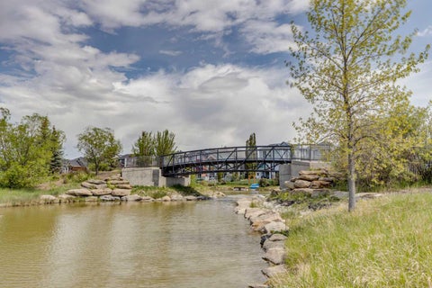 Photo of 212 Bayside Point SW, Airdrie, AB T4B 2X6 (MLS # A2329995)