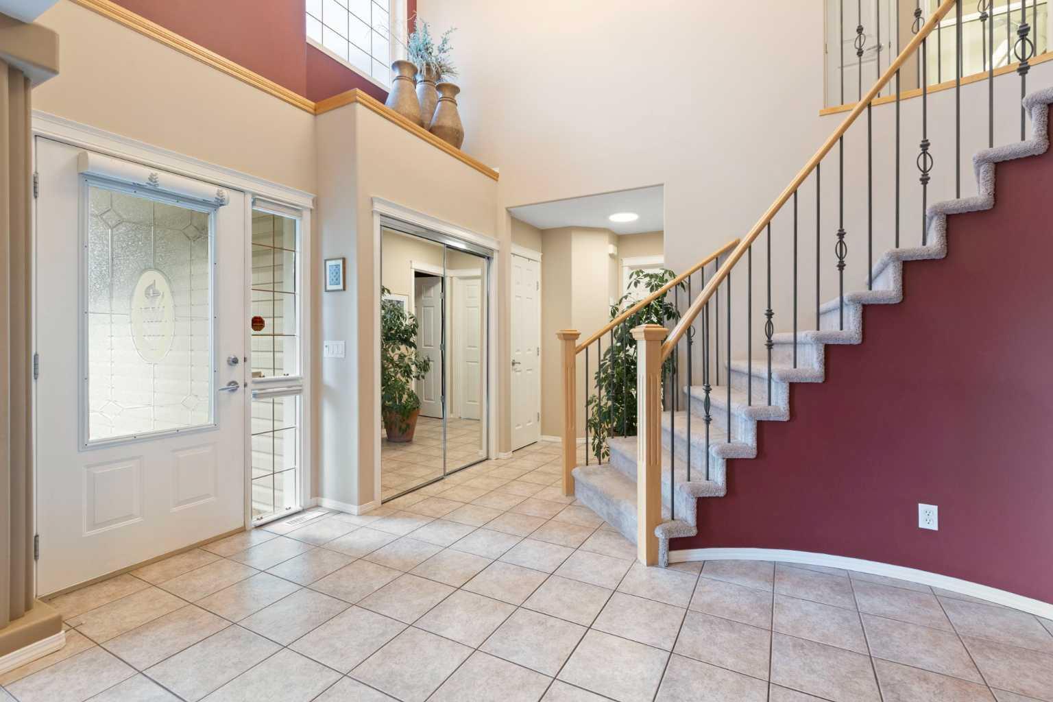 15 Simcoe Crescent SW