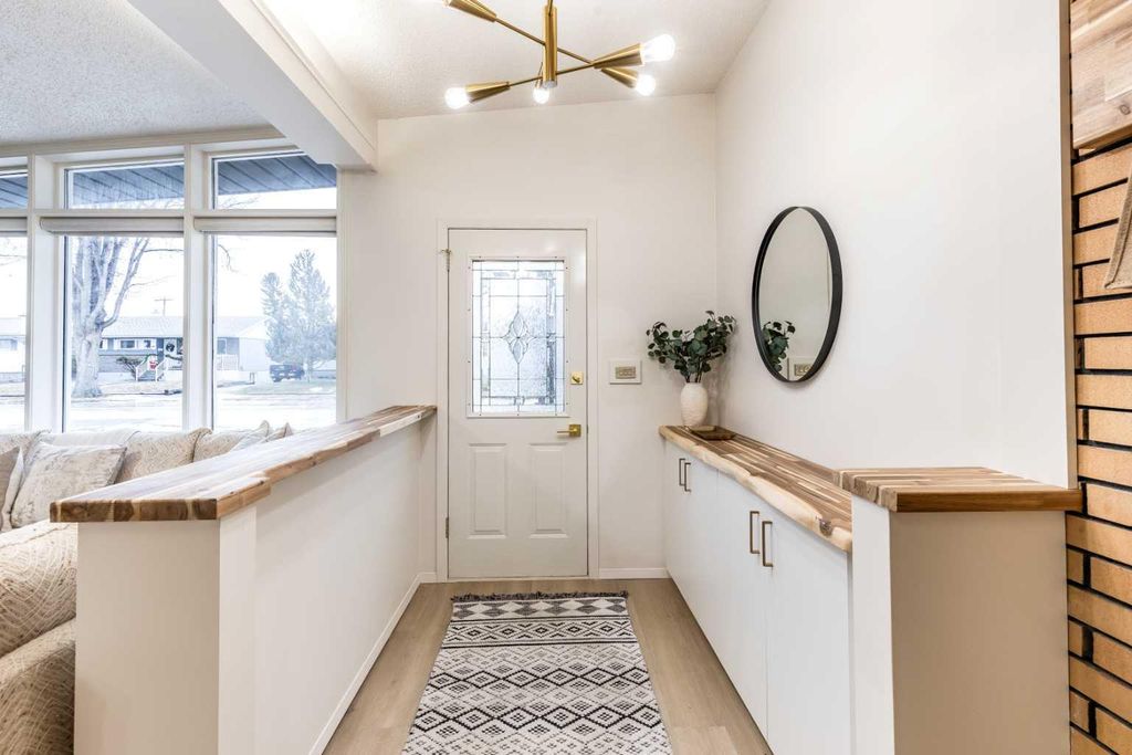 Photo of 150 11 Street NE, Medicine Hat, AB T1A 5T1 (MLS # A2283170)