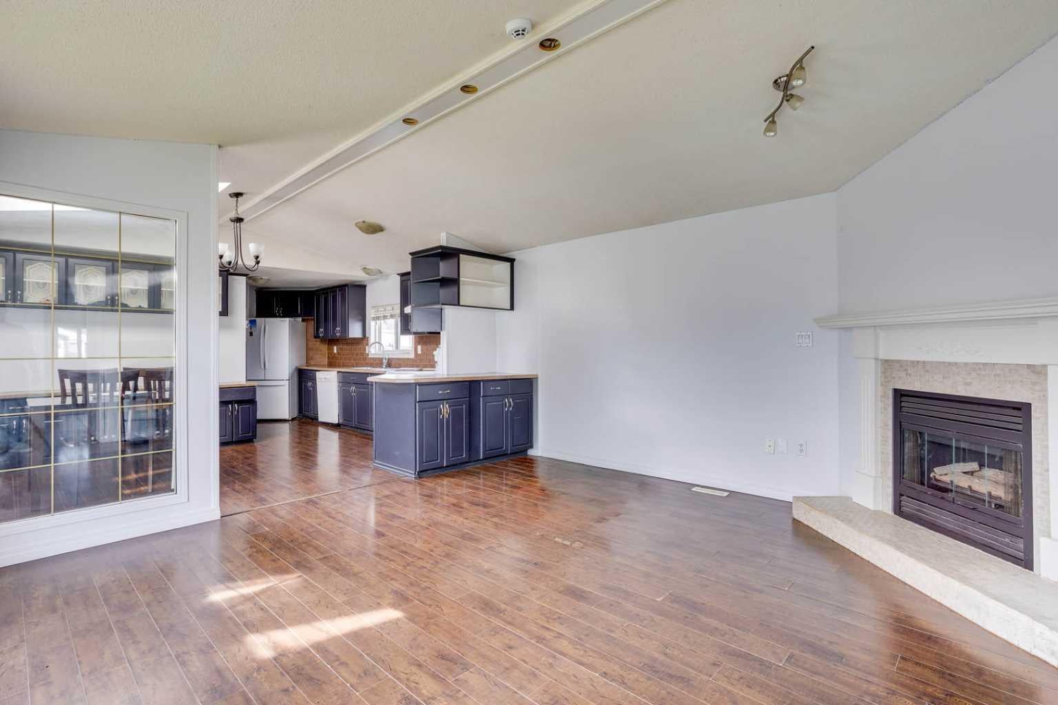 180 Cokerill Crescent