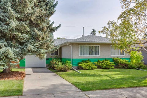 Photo of 28 Gainsborough Drive SW, Calgary, AB T3E 4W7 (MLS # A2344269)