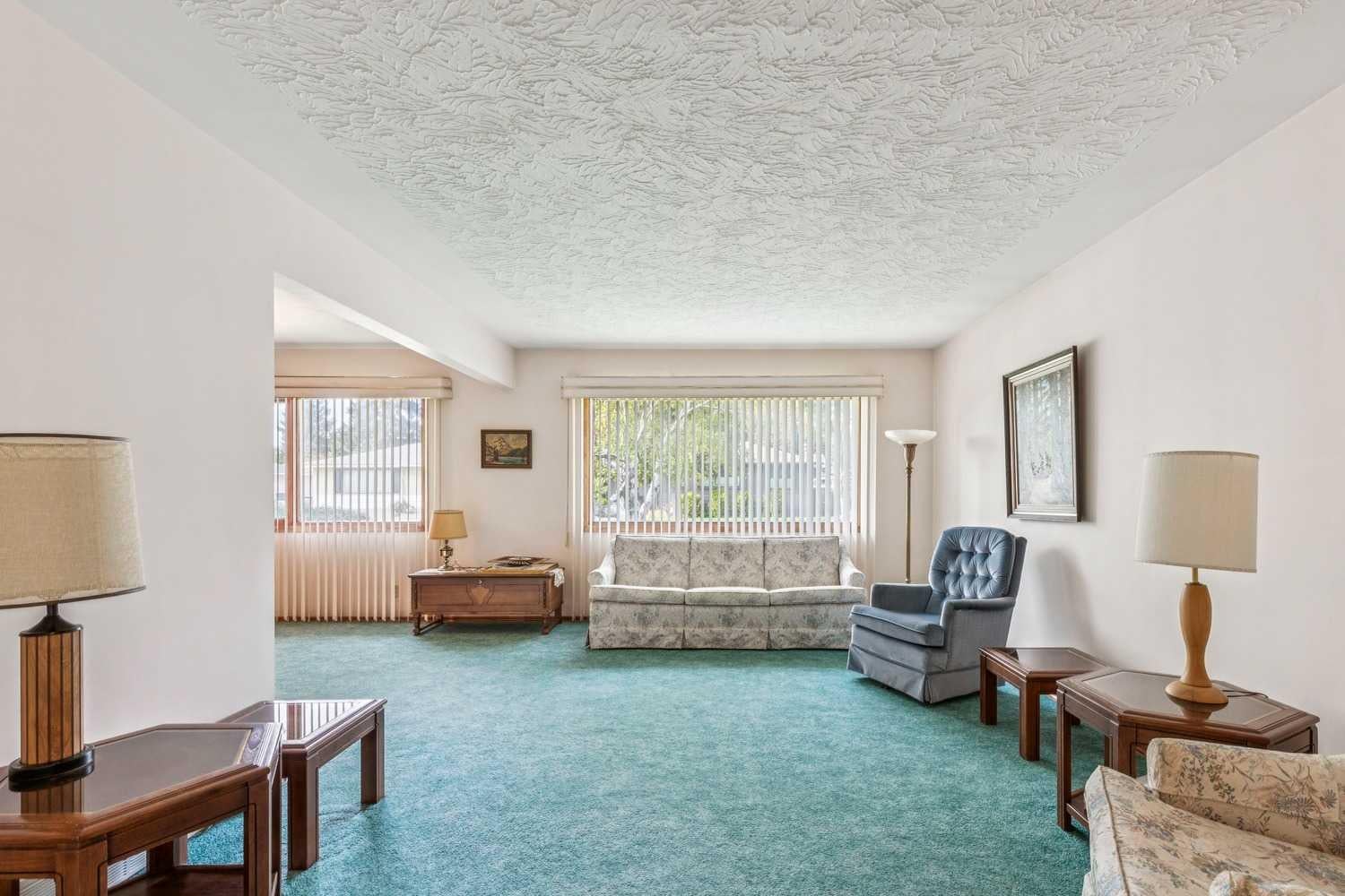 28 Gainsborough Drive SW
