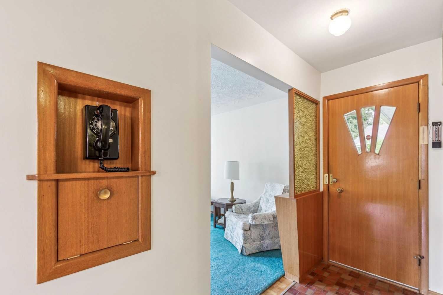 28 Gainsborough Drive SW