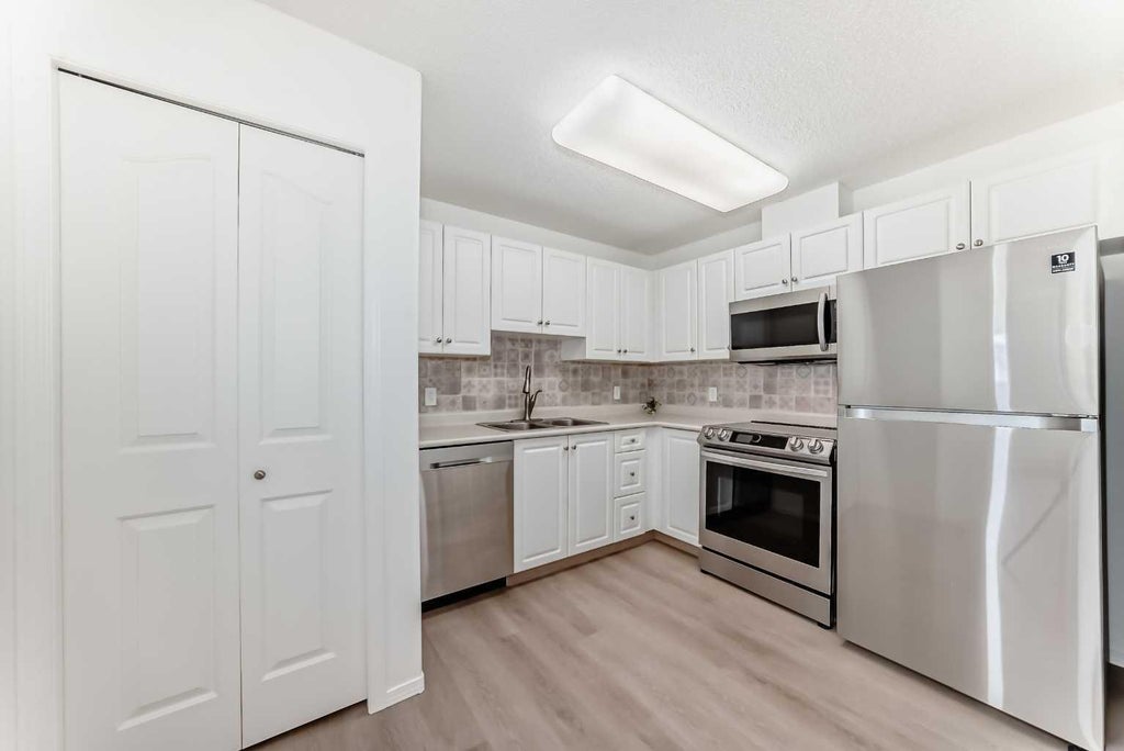 Photo of 5000 Somervale Court SW #412, Calgary, AB T2Y 4M1 (MLS # A2314389)