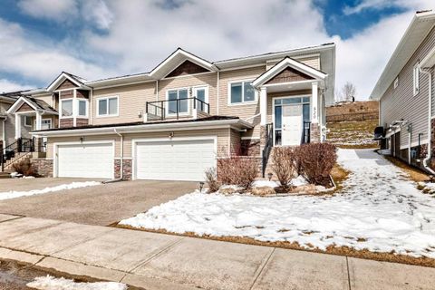 Photo of 520 Rocky Vista Gardens NW, Calgary, AB T3G 0B7 (MLS # A2297571)