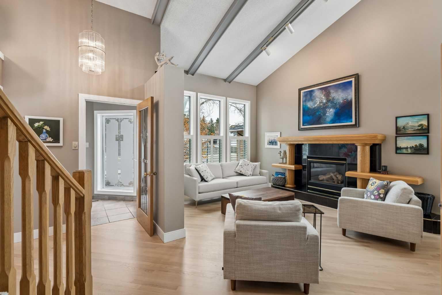 111 Hawksbrow Drive NW