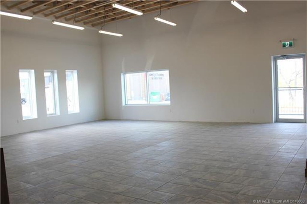 Photo of 677 14 Street SW, Medicine Hat, AB T1A 4V5 (MLS # A2293450)