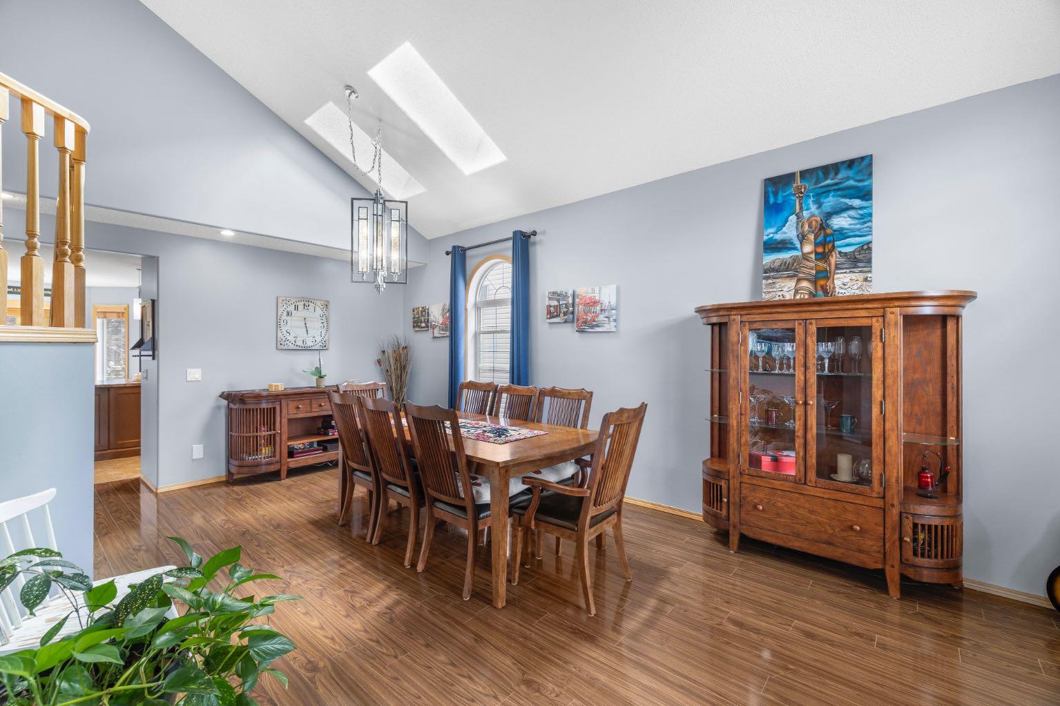 168 Fairways Drive NW