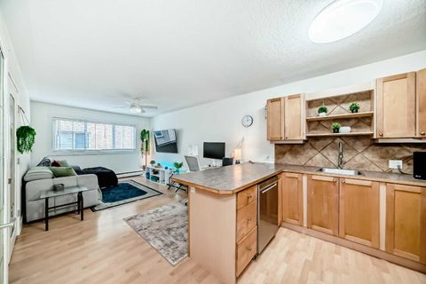 Photo of 310 22 Avenue SW #8, Calgary, AB T2S 0H4 (MLS # A2273844)