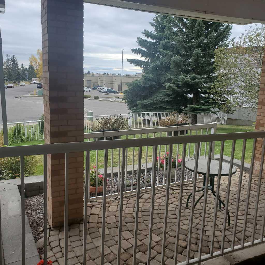 165 Manora Place NE 222