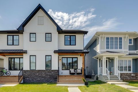 Photo of 135 Creekstone Drive SW, Calgary, AB T2X 4Y3 (MLS # A2314423)