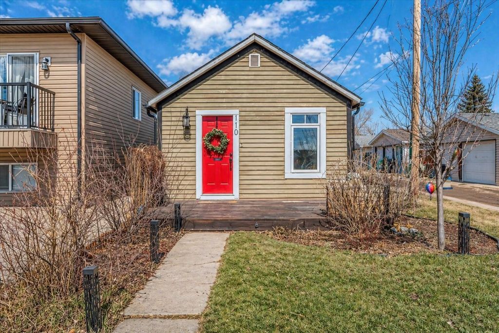 Photo of 110 5 Avenue, Strathmore, AB T1P 1X2 (MLS # A2305628)