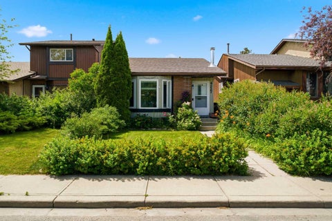 Photo of 4227 49 Street, Calgary, AB T1Y 4T6 (MLS # A2328804)