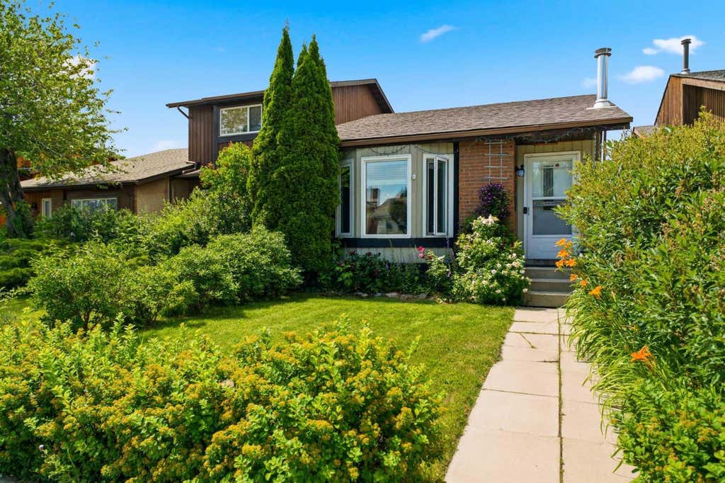 Photo of 4227 49 Street, Calgary, AB T1Y 4T6 (MLS # A2328804)