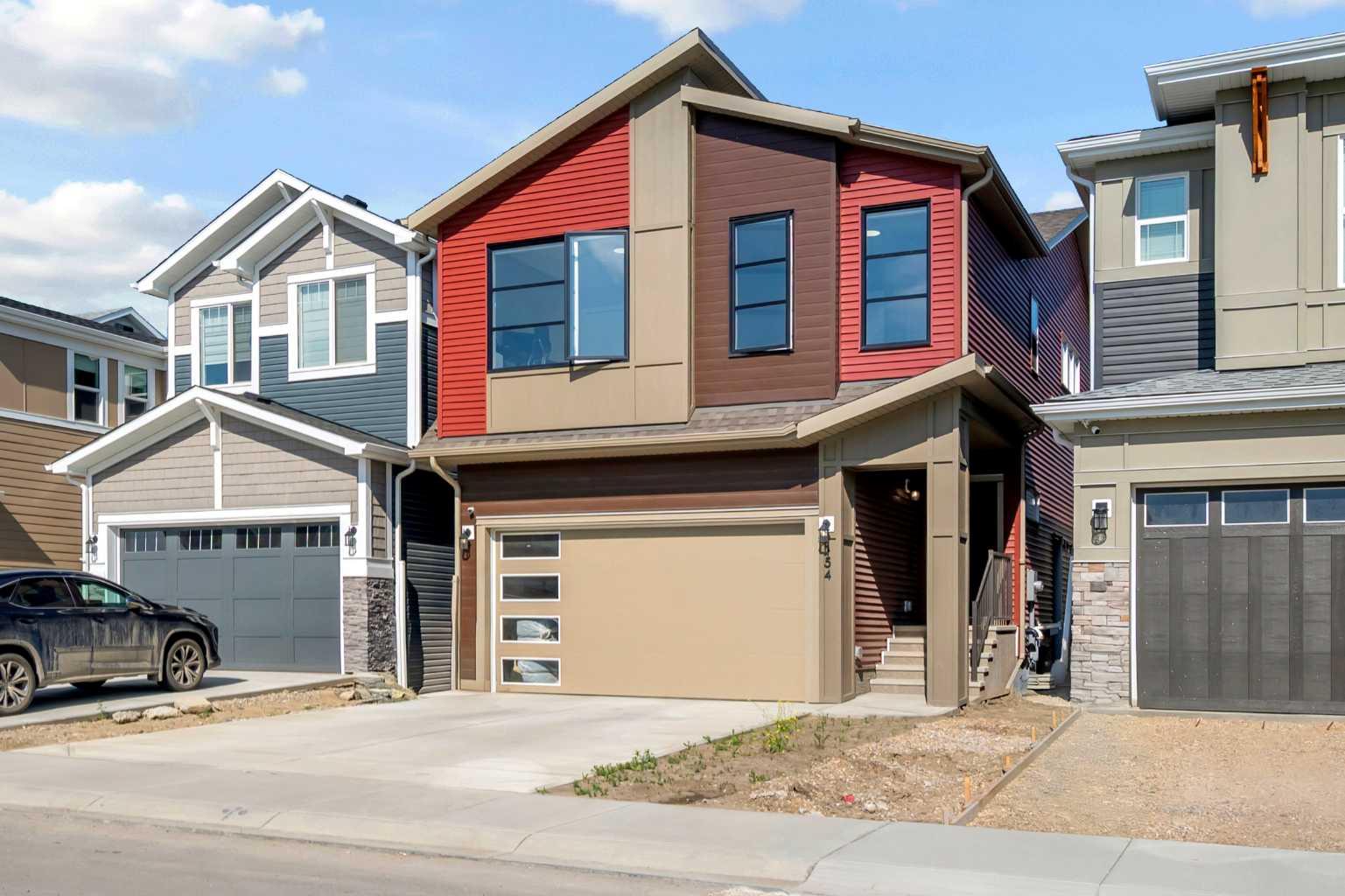 154 Silver Spruce Grove SW