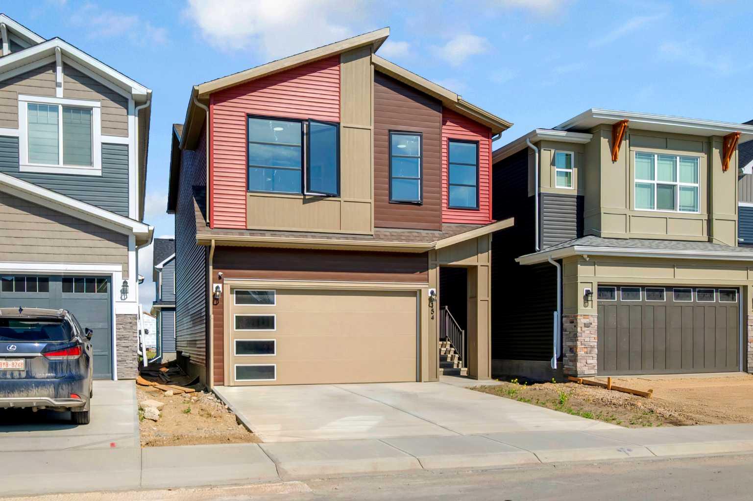 154 Silver Spruce Grove SW
