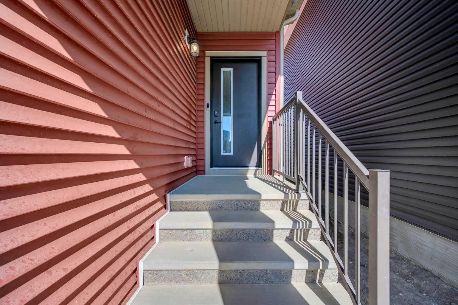 154 Silver Spruce Grove SW