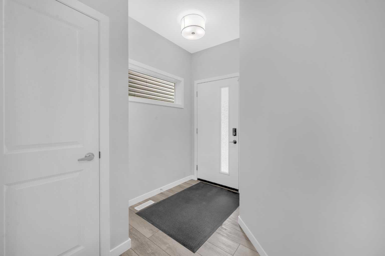 154 Silver Spruce Grove SW
